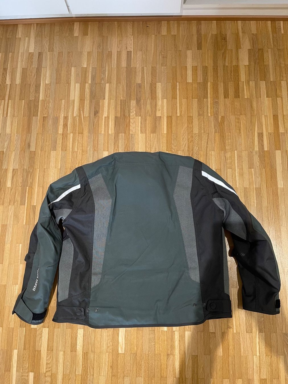 BMW Jacken: BMW Motorrad Jacke Airshell (54) – Gebraucht aus Luzern von  1