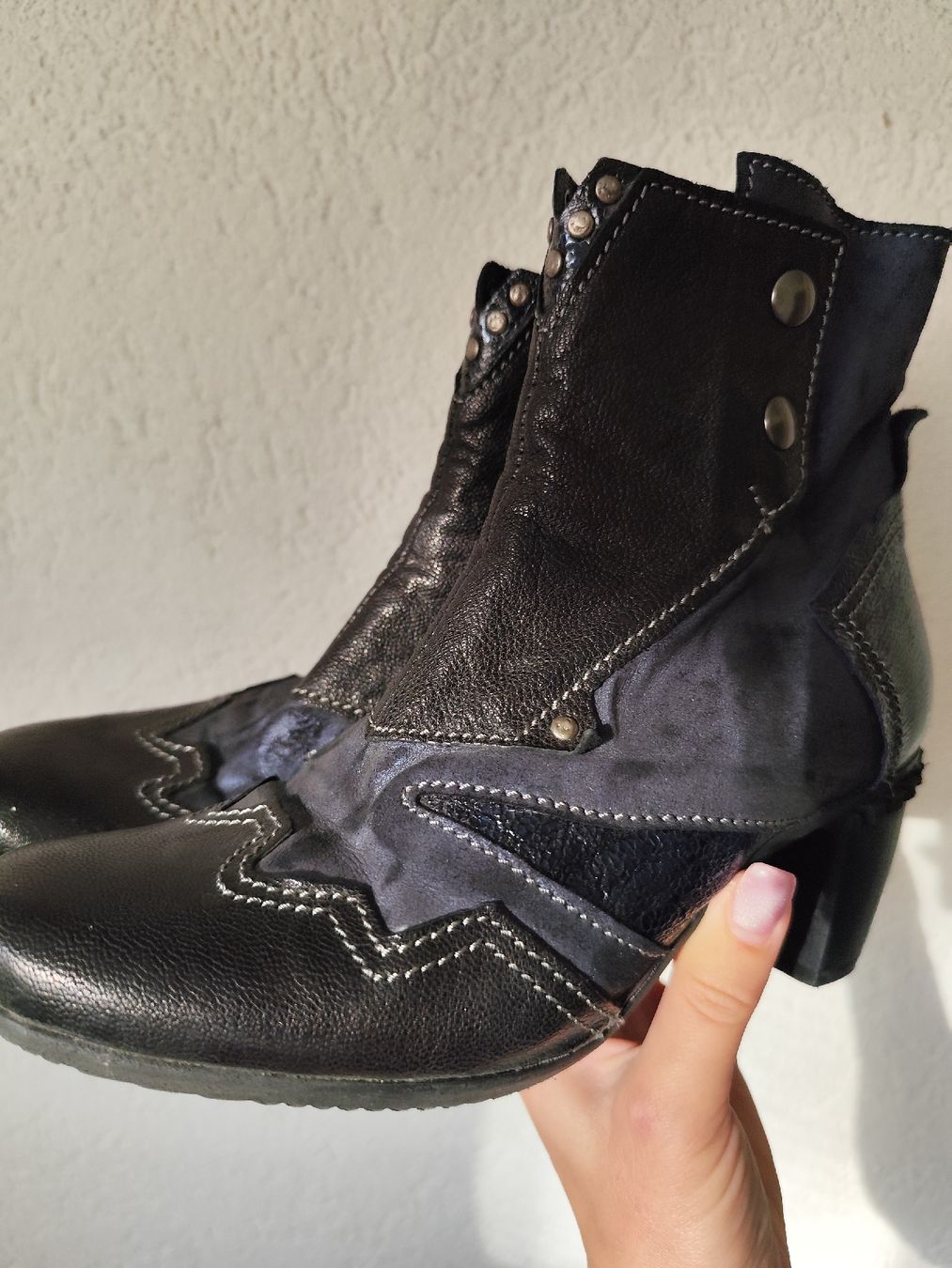 Scarpe da donna: Charme boots Italy 36 cosplay – Usato da Mägenwil venduto da VintageGirly 2