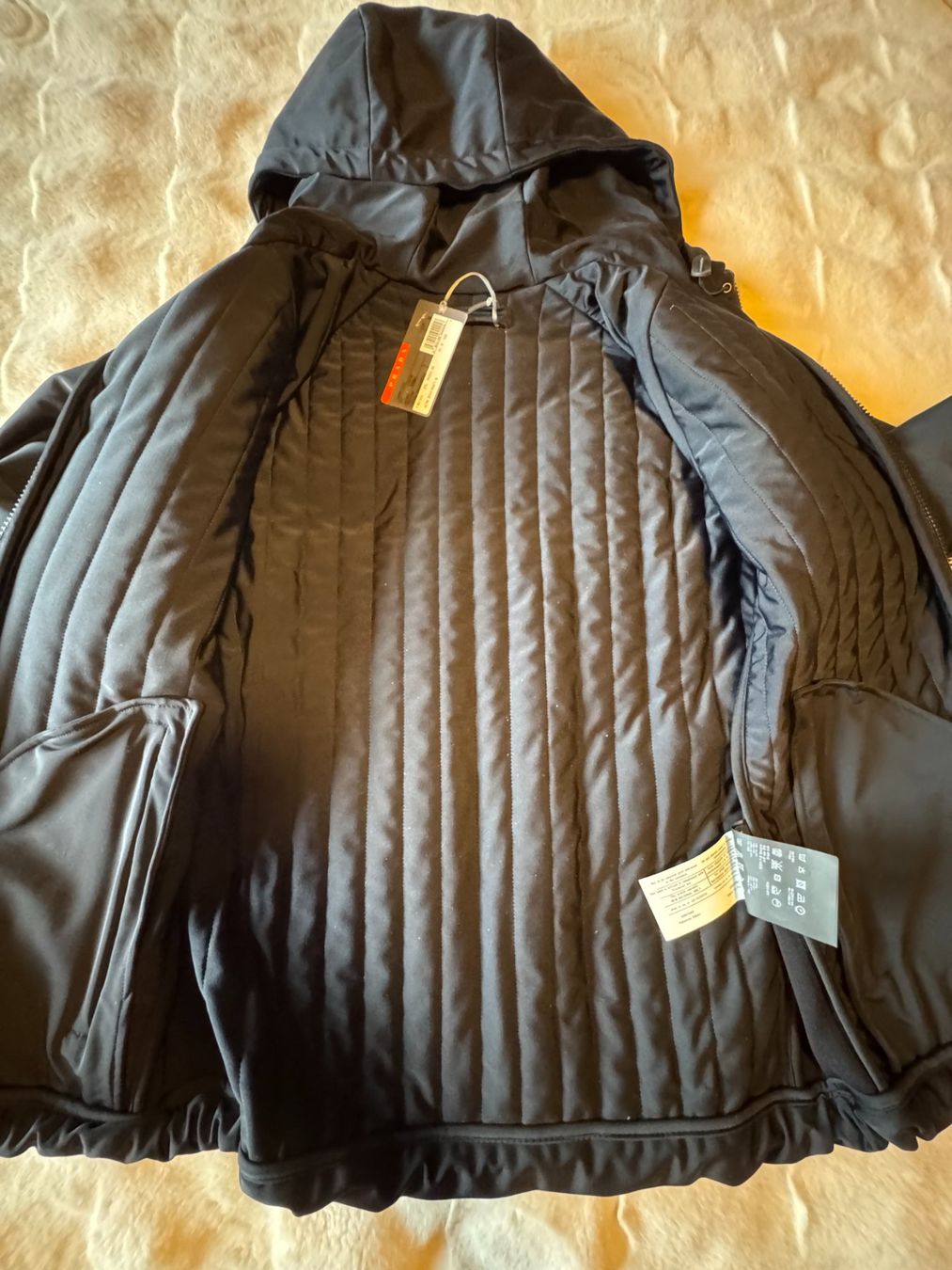 Prada Vestes: Vintage Prada Nylon/Wool Jacket – Brand New – D'occasion à Grund b. Gstaad par ReLuxe 6