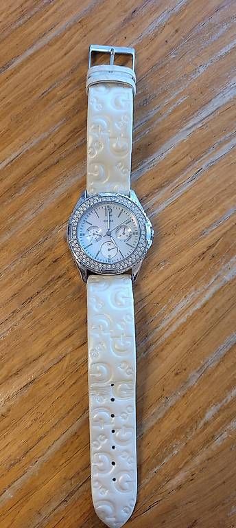 Montres: Guess – D'occasion à Kloten par martina1895