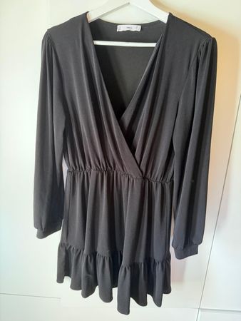 Schwarzes Kleid
