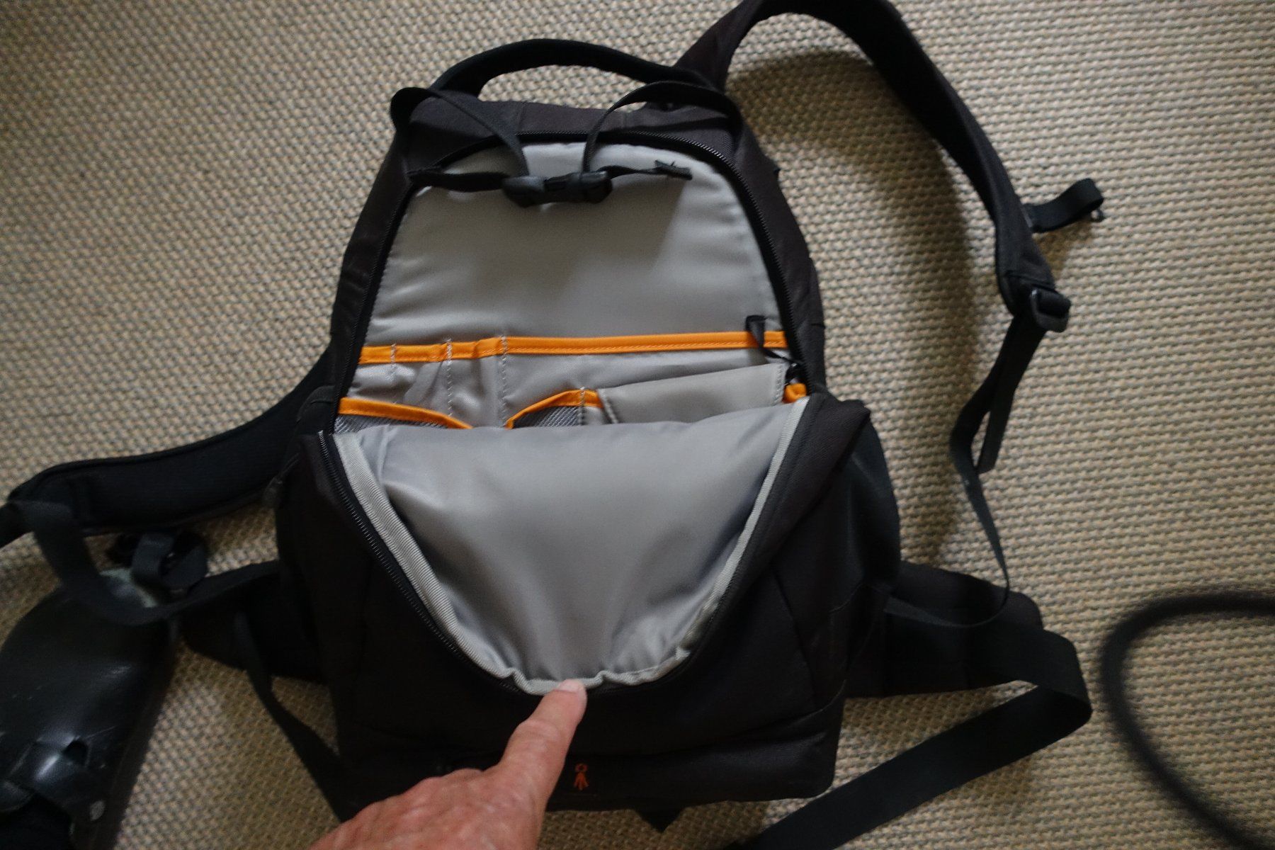 Lowepro Zaini: Fotorucksack Lowepro – Nuovo (secondo la descrizione) da Rorschach venduto da Helpstone0 3
