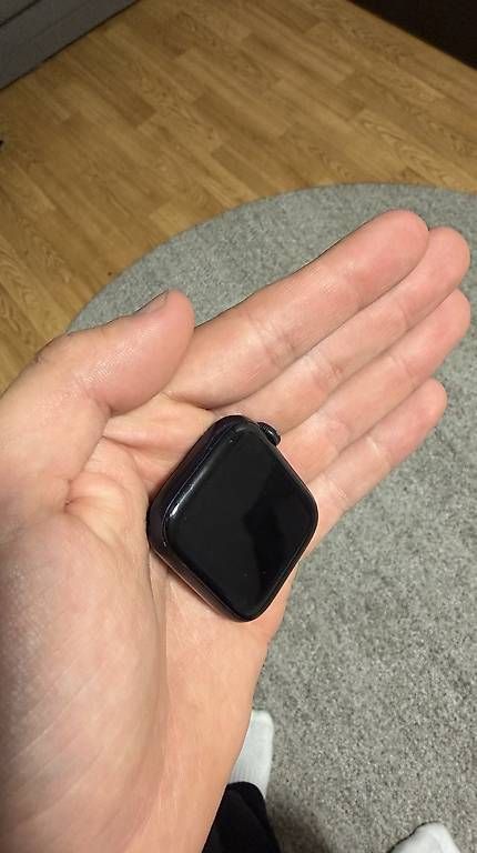 Smartwatch: Apple Watch SE 3 – Gebraucht aus Spreitenbach von Besi_0106. 3
