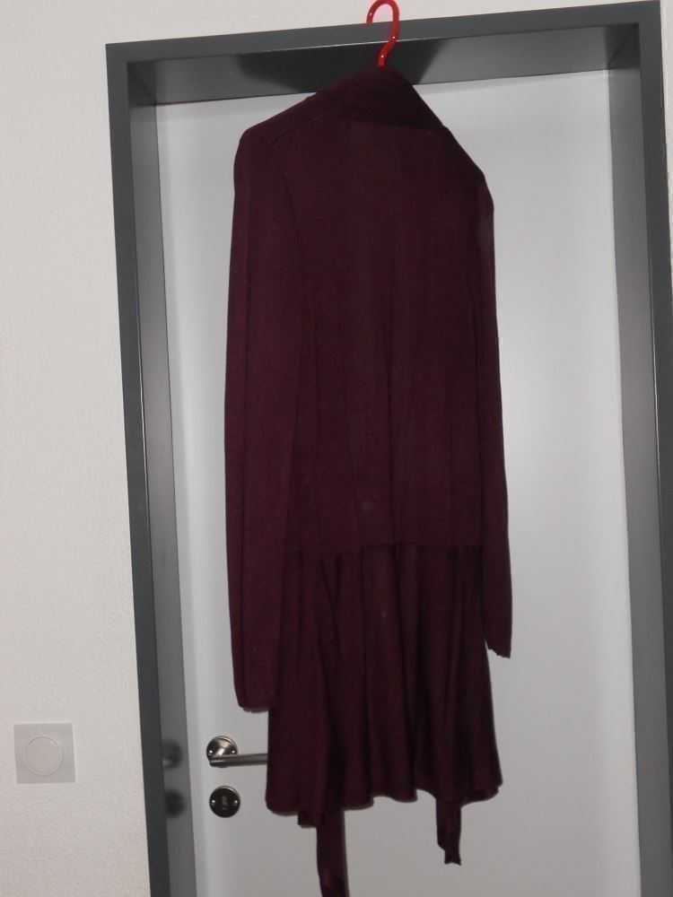 Giacche: Neu: langer Cardigan - dunkelrot - Gr.44 – Nuovo (secondo la descrizione) da Uznach venduto da Laeuffer 1