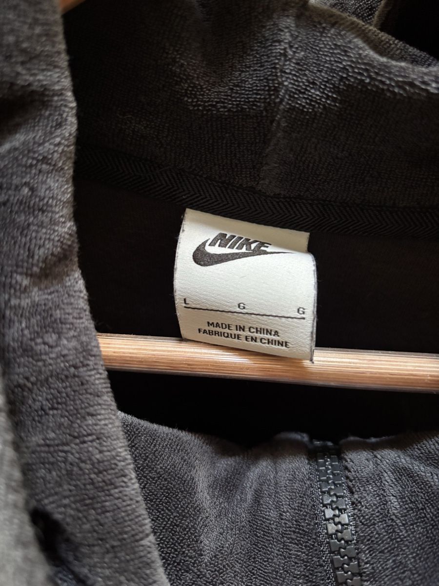 Nike Maglioni & Felpe: Nike Pullover Velour Zipper Hoodie Size L Dark Grey – Nuovo (secondo la descrizione) da La Chaux-de-Fonds venduto da joa_jk5g 2