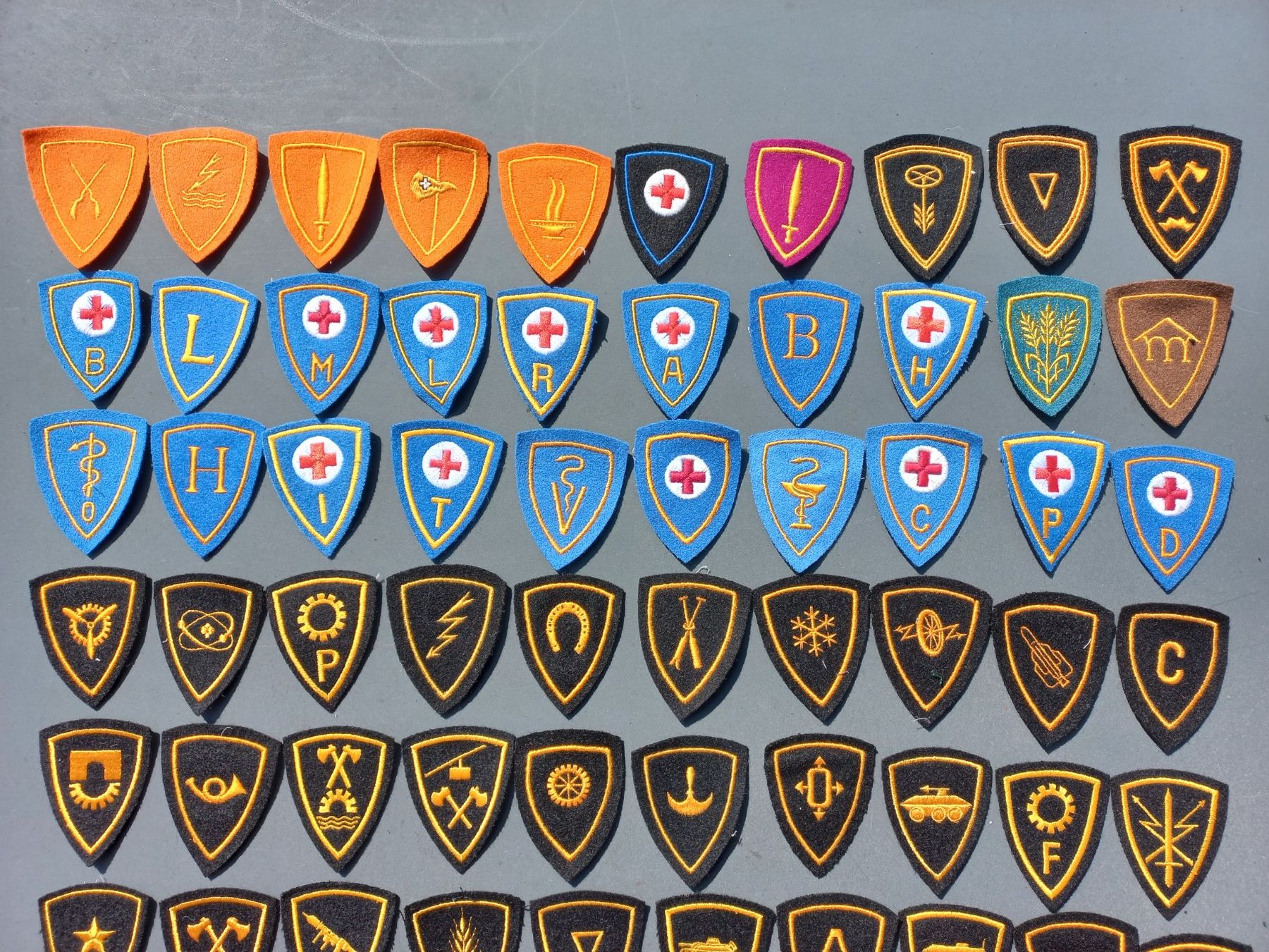 Schweizer Armee Uniformi: 88 alte Spezialistenabzeichen – Usato da Horw venduto da Bellevue10 1