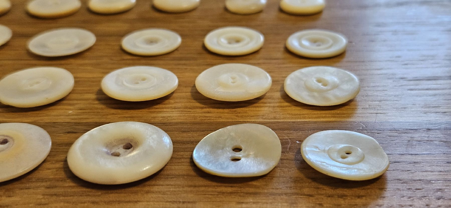 Bottoni: 25 boutons anciens en nacre – Usato da Carouge GE venduto da Lea000 6
