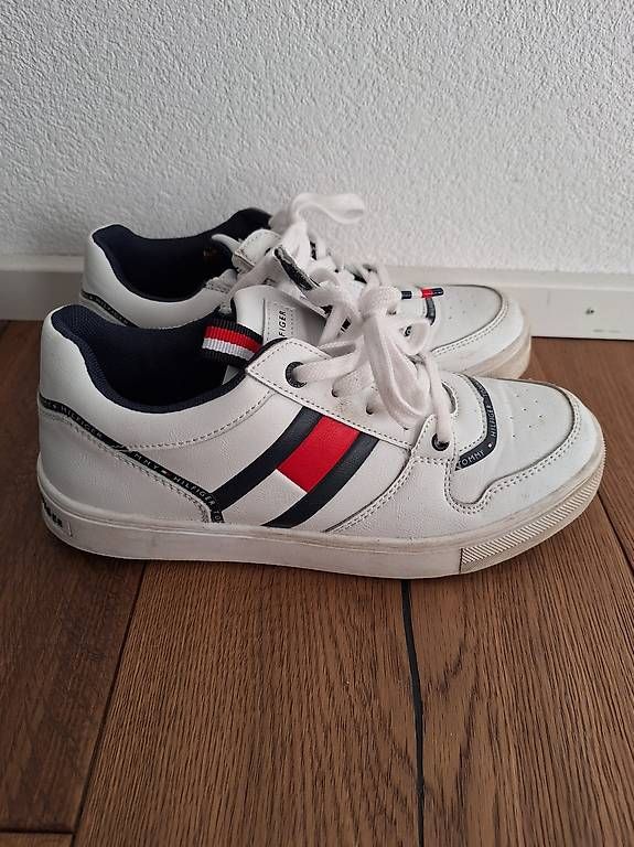 Damenschuhe: Tommy Hilfiger Sneaker, Gr. 38 – Gebraucht aus Neftenbach von Sugar50