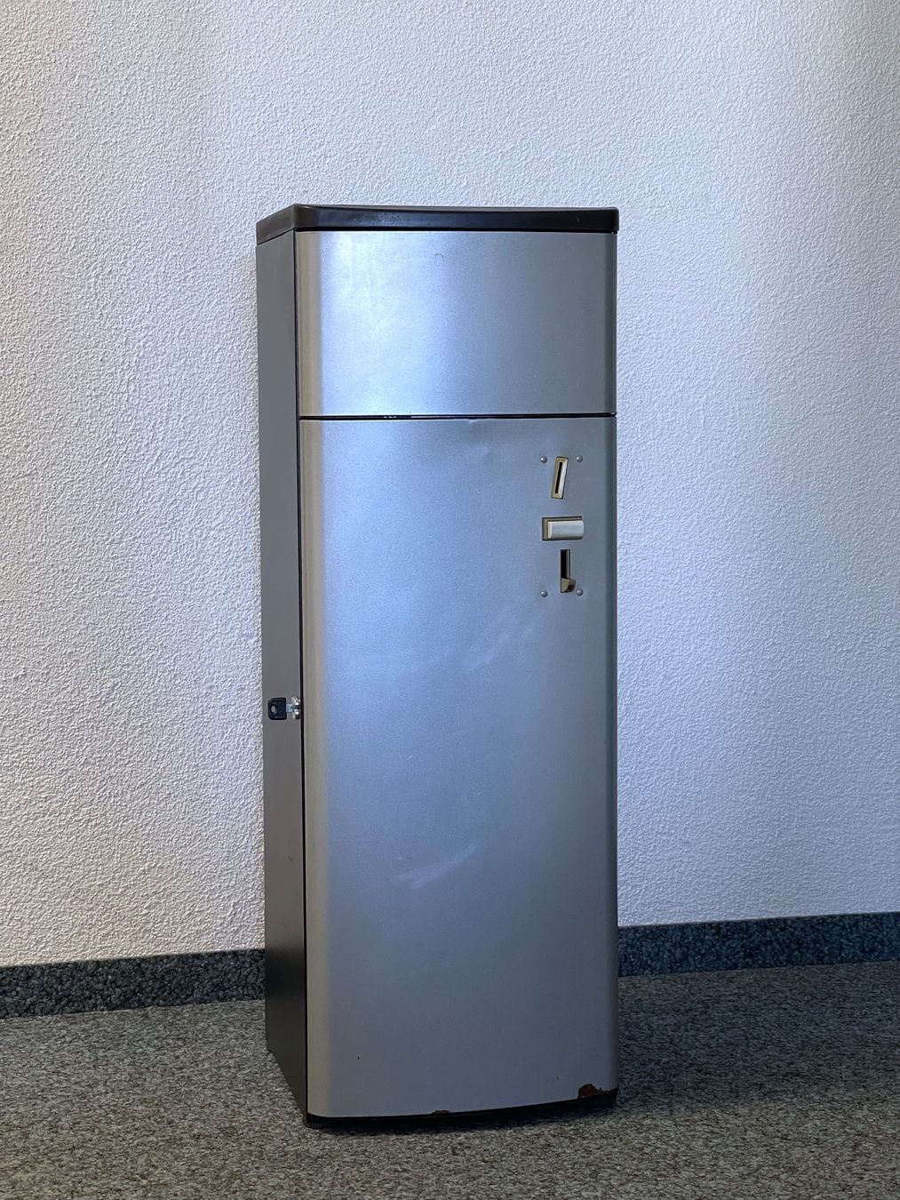 Armadi: Lavazza Standmöbel – Usato da Fehraltorf venduto da JLK-Jiri