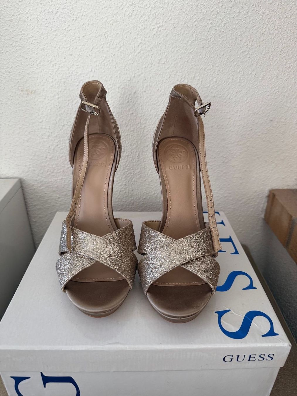 Scarpe da donna: Chaussures GUESS pointure 37 – Nuovo e nell'imballaggio originale da Confignon venduto da minos30