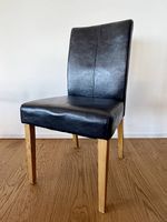 7 Stühle Kunstleder Schwarz mit Holzbeinen