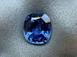 SAPHIR (N)=unbehandeltes,  kornblumenblaues Cushion  2.25cts