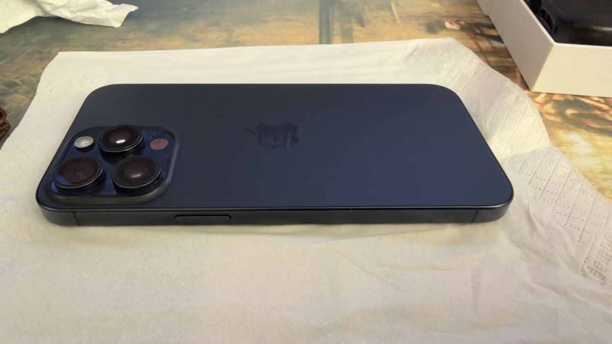 Apple Portables: Iphone 15 pro Max, blue titanium, 256GB – D'occasion à Effretikon par crastro 1