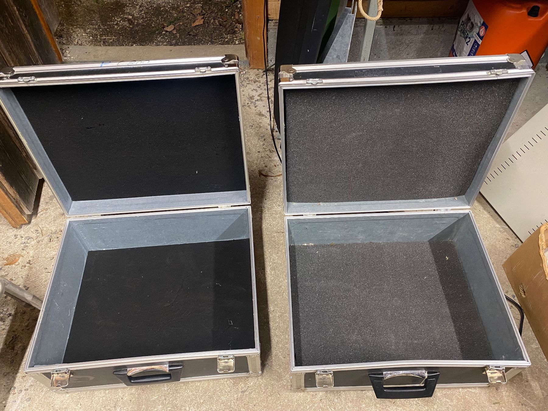 Valigie: 2 Stk. Flightcases / Alu Case, Koffer! – Usato da Dozwil venduto da Bach_4 1