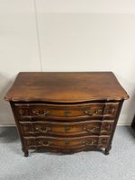 Antike Louis XV Kommode, Nussbaum, restaurierungsbedürftig