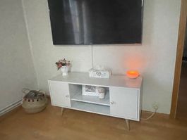 TV Lowboard weiss mit Türen und Fach guter Zustand