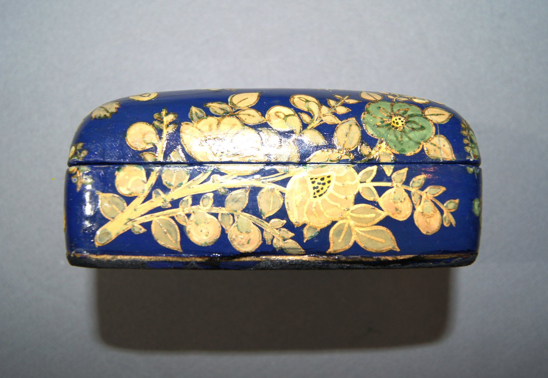 Tutte le decorazioni: Papier-Mâché-Dose dunkelblau mit Blumenmuster – Usato da Geroldswil venduto da ARTEFACTO 1