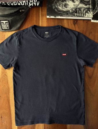 2x Levi’s T-Shirt blau/schwarz, Grösse S, gebraucht