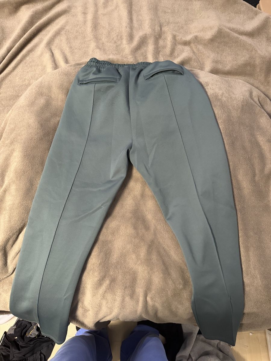 Pegador Pantaloni: Pegador Schöne Jogginghose – Usato da Wetzikon ZH venduto da yan_f5xf 1