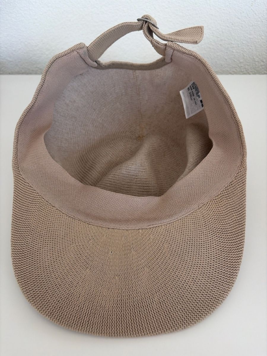 Copricapi, berretti & cappellini: Sonnenhut beige gestrickt mit UV Schutz  – Usato da Au ZH venduto da eac_gm25 2