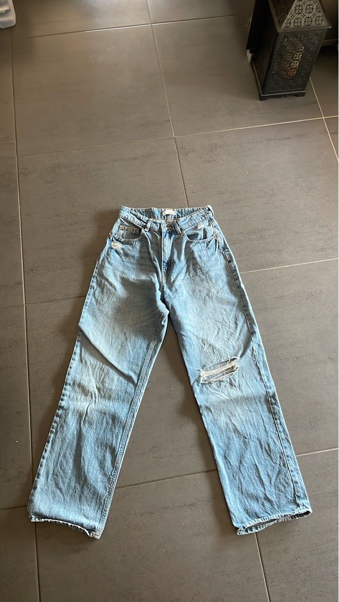 H&M Jeans: Jean femme bleu clair taille 38 – Gebraucht aus Cressier NE von leiestla