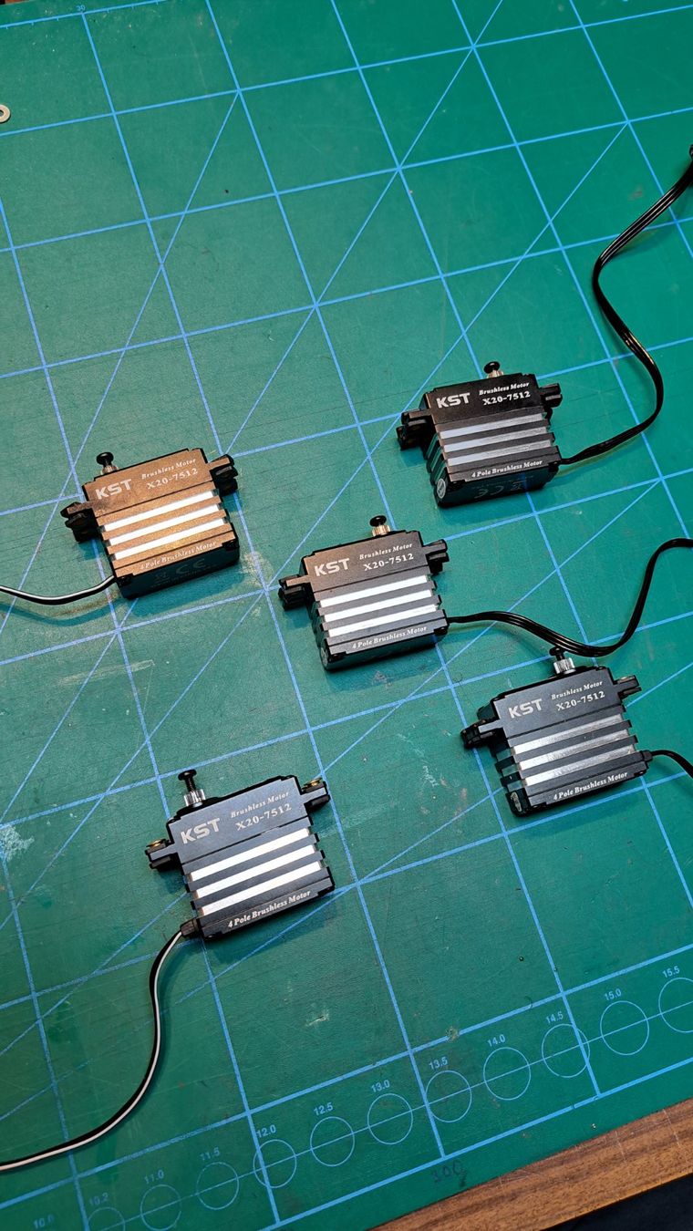 Modellismo RC: 5x servo KST X20-7512 - 82Kg – Usato da Villiers venduto da Djobinne