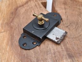 1 schöner antiker Dreh Riegel Eisen / Messing (3881#MBS3)