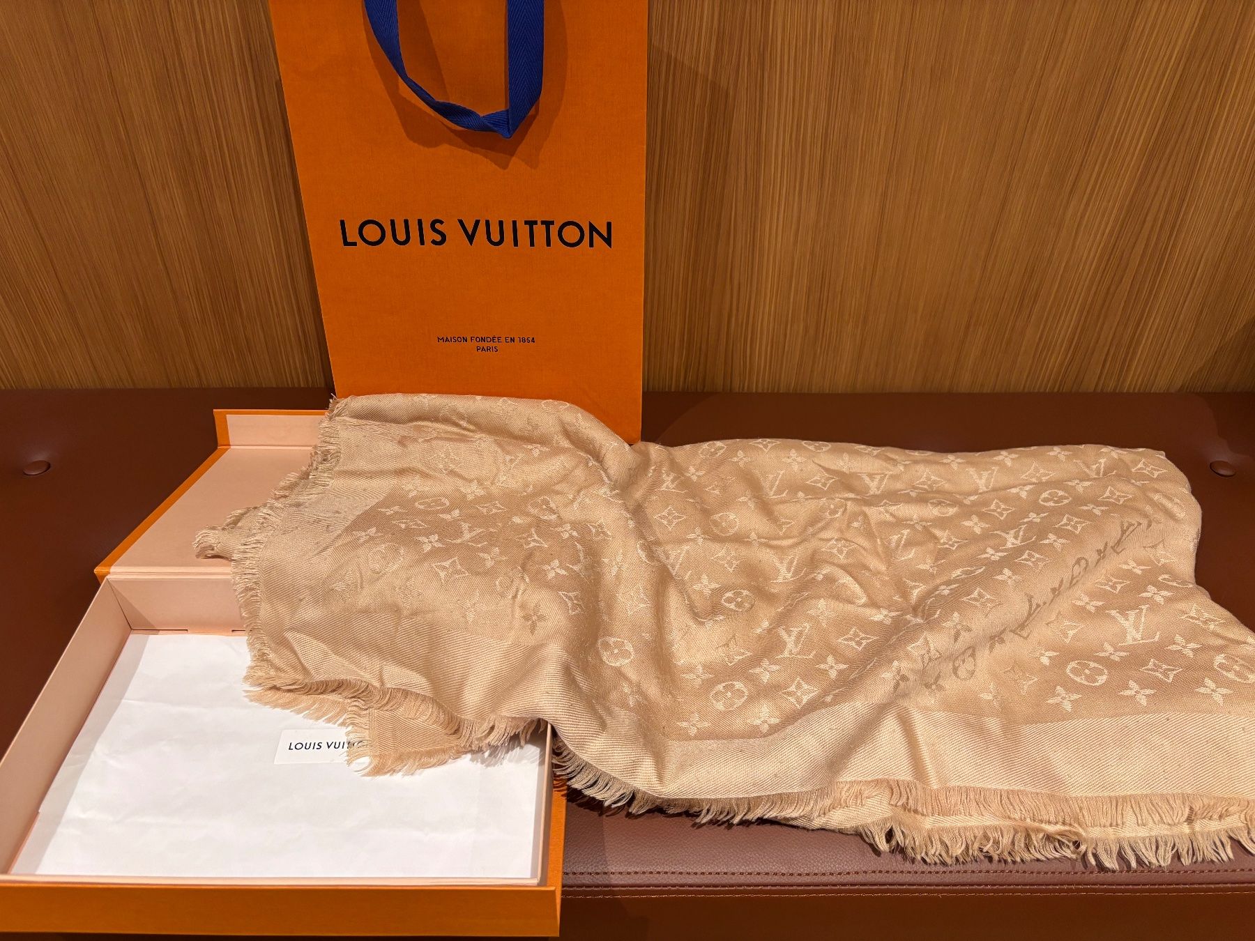 Louis Vuitton Foulard & Sciarpe: Louis Vuitton Moonlight Halstuch / Stola Schal – Usato da Neunkirch venduto da autoscooter57 1