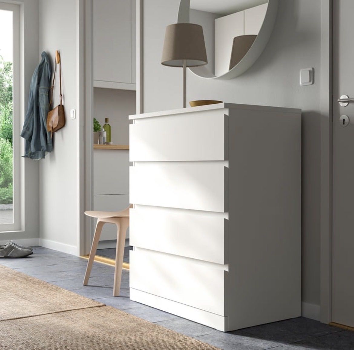 Tables de nuit: IKEA MALM Kommode mit 4 Schubladen, weiss – Défectueux à Wil SG par kle_5k82