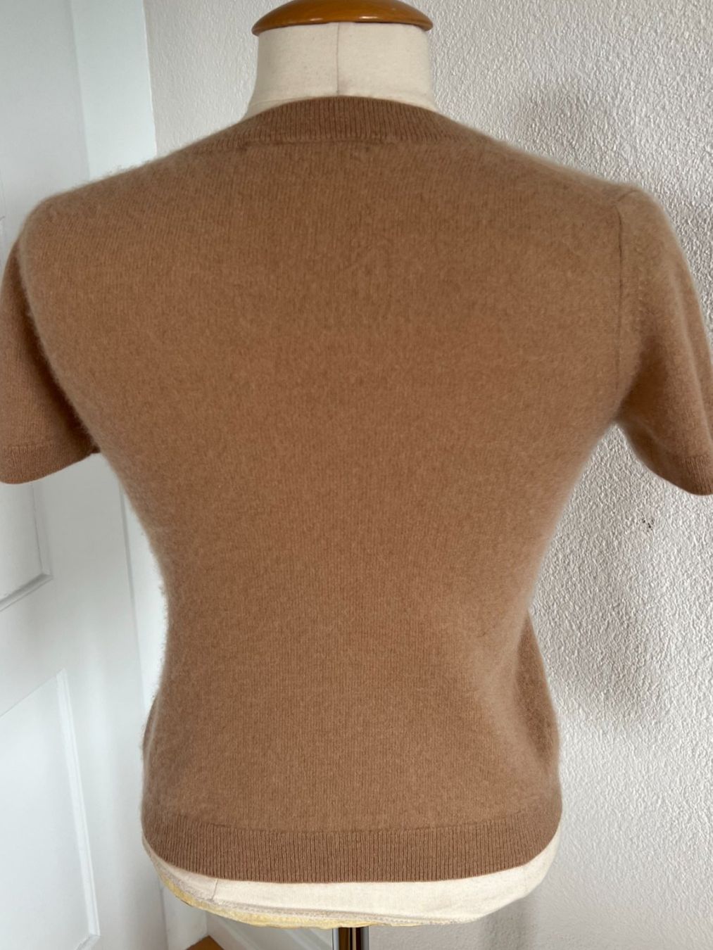 Pullover & Sweatshirts: Quince kurzarm Pullover, 100% Kaschmir, Gr. S, Hellbraun – Gebraucht aus Worb von farben20zauber 1