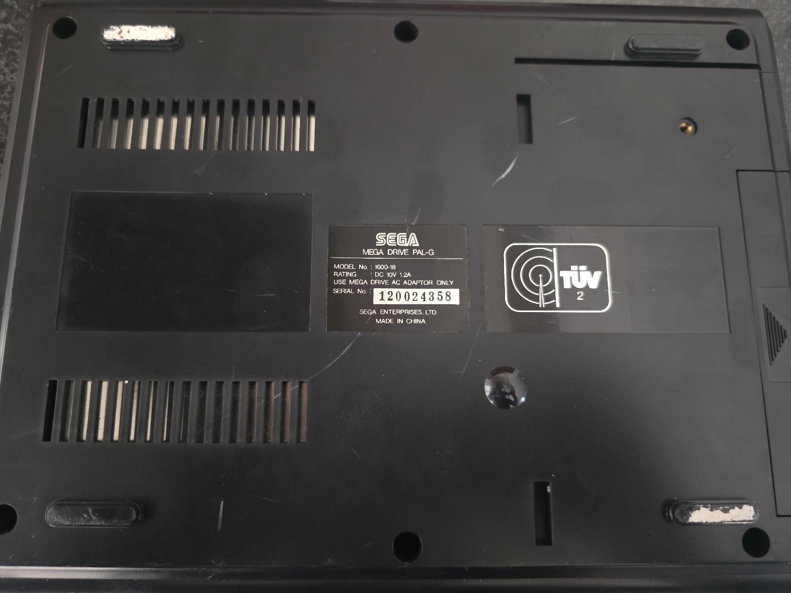 Sega Console: Megadrive 1 avec un jeu – Usato da Chavornay venduto da Crash37 1