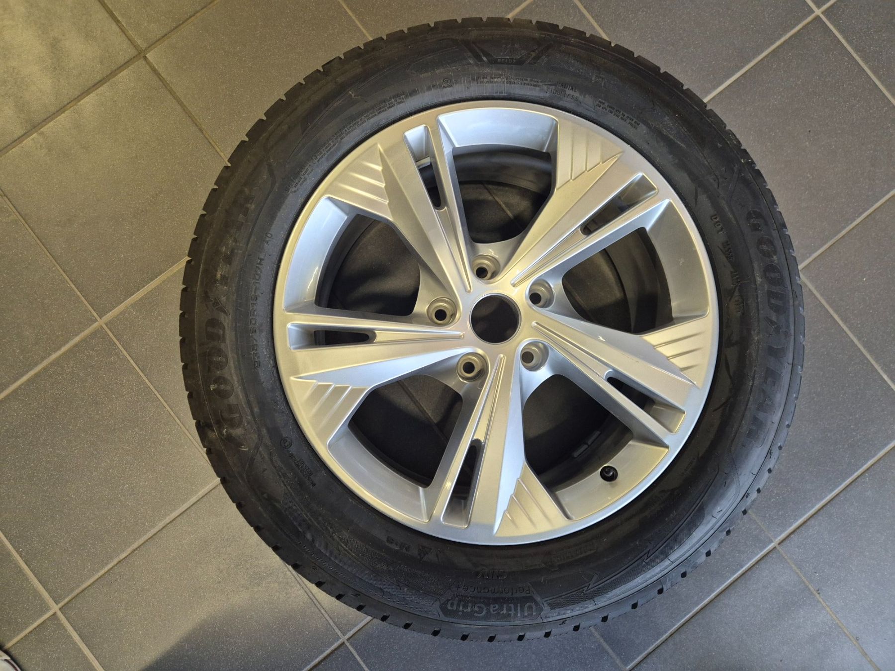 Audi Pneus & Kompletträder: Winterräder 19" Audi Q6 E-Tron – Neu (gemäss Beschreibung) aus Winterthur von WEWi-Ersatzteile 1