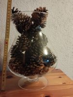Grosse Glas Vase mit Tannenzapfen Deko