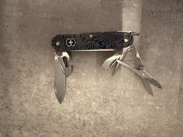 Victorinox Pionier Höhenlinien