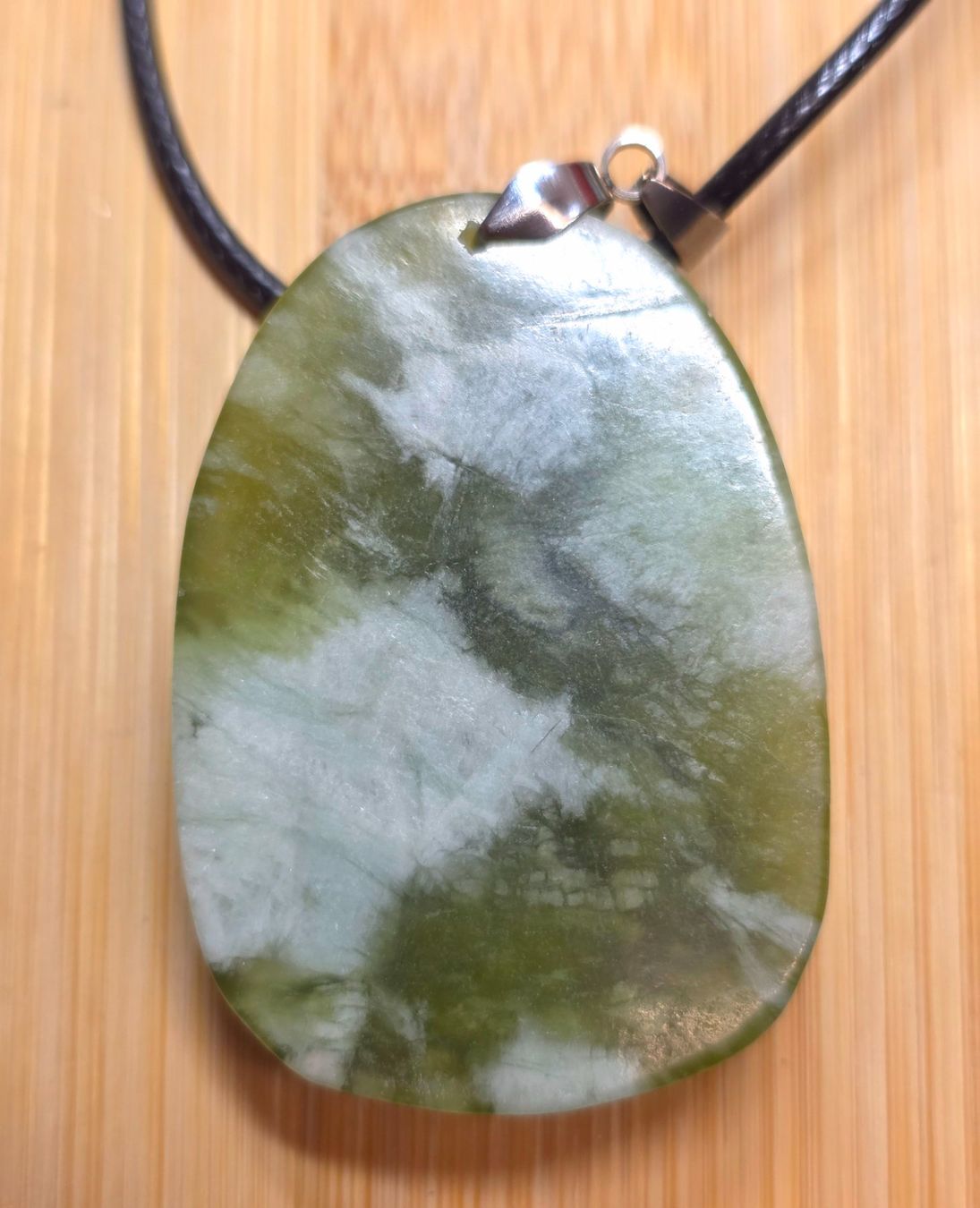 Minerali & Pietre curative: Grüne Jade Acala Anhänger B – Nuovo e nell'imballaggio originale da Matzingen venduto da Shay_Crystalz 2