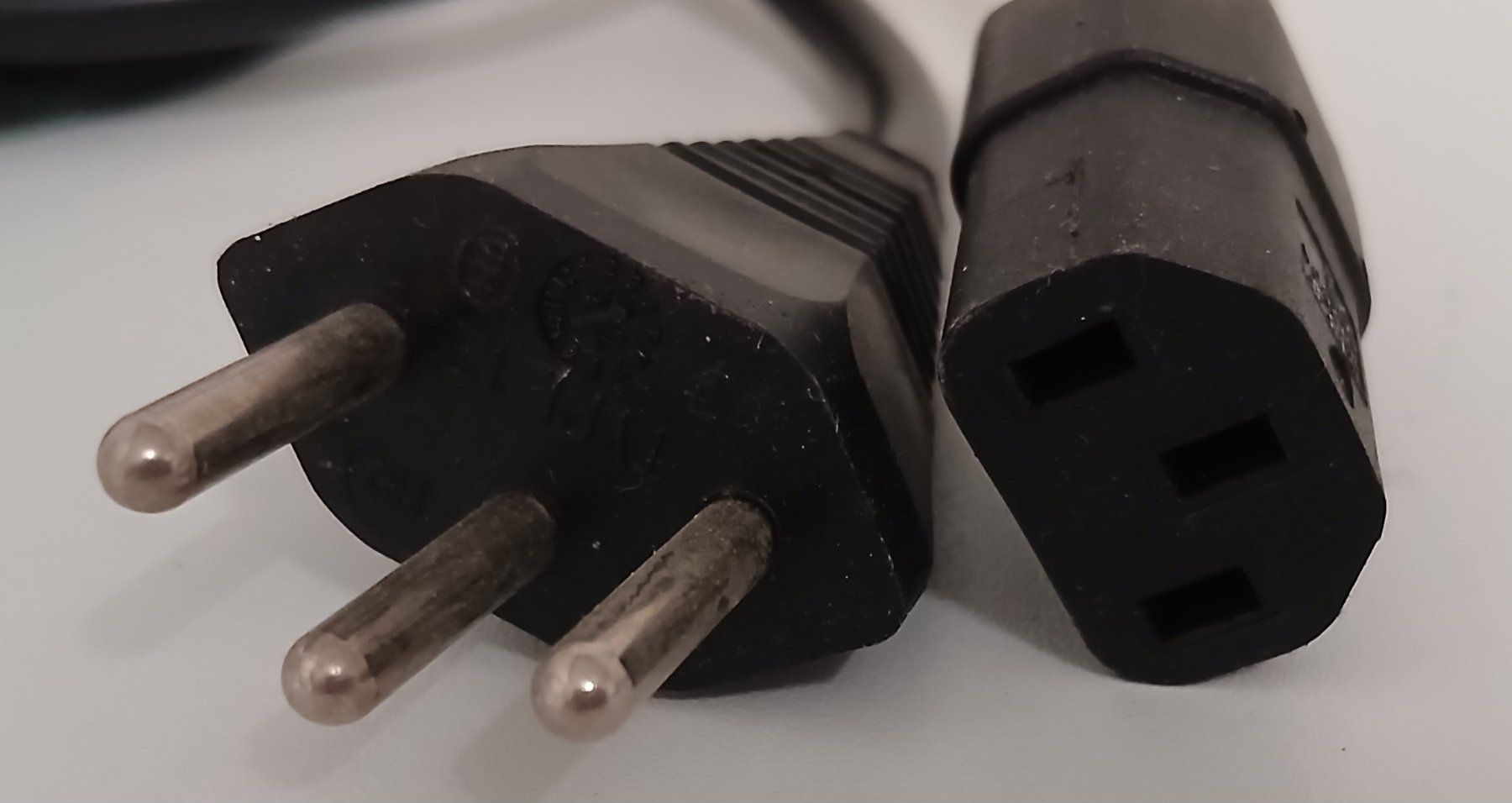 Kabel: Netzkabel CH-Stecker Kaltgerätestecker – Gebraucht aus Sissach von mar_xc7r 1