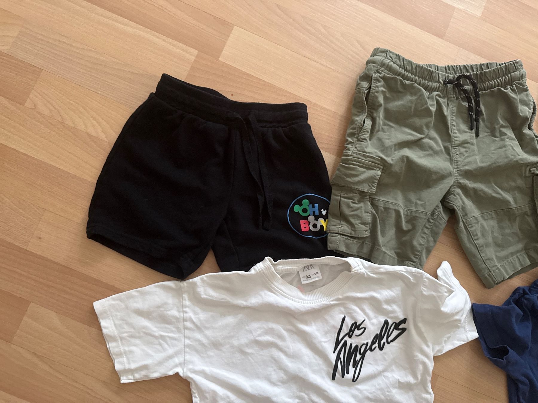 Lotti & Set di vestiti: Kleiderpaket Grösse 4-6 Jahre – Usato da Horgen venduto da linuxrp 1