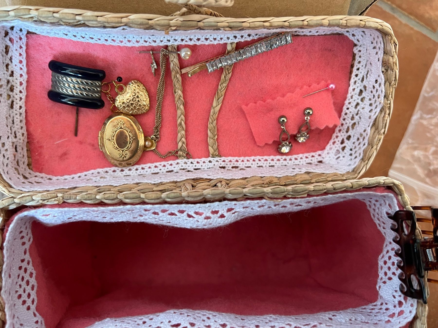 Bambole: Puppen Trousseau – Usato da Arboldswil venduto da CJDA 2