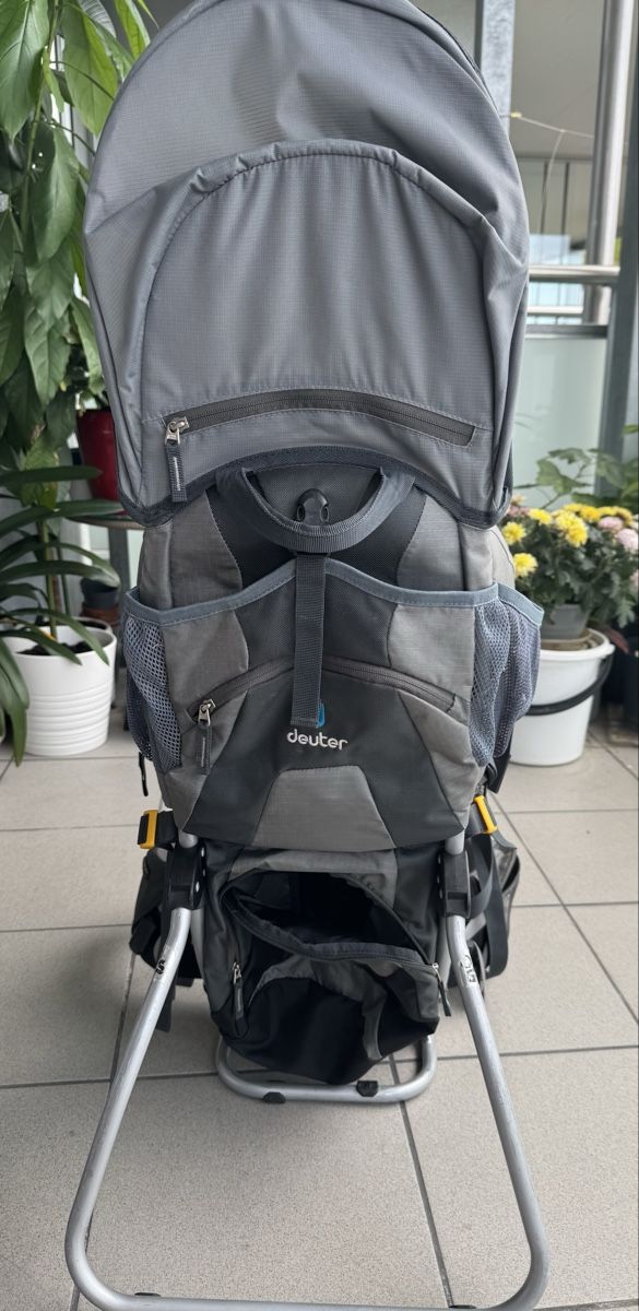 Deuter Bauch- & Rückentragen:  Kindertrage Wanderrucksack mit Sonnendach – Gebraucht aus Zug von sil_j6rl