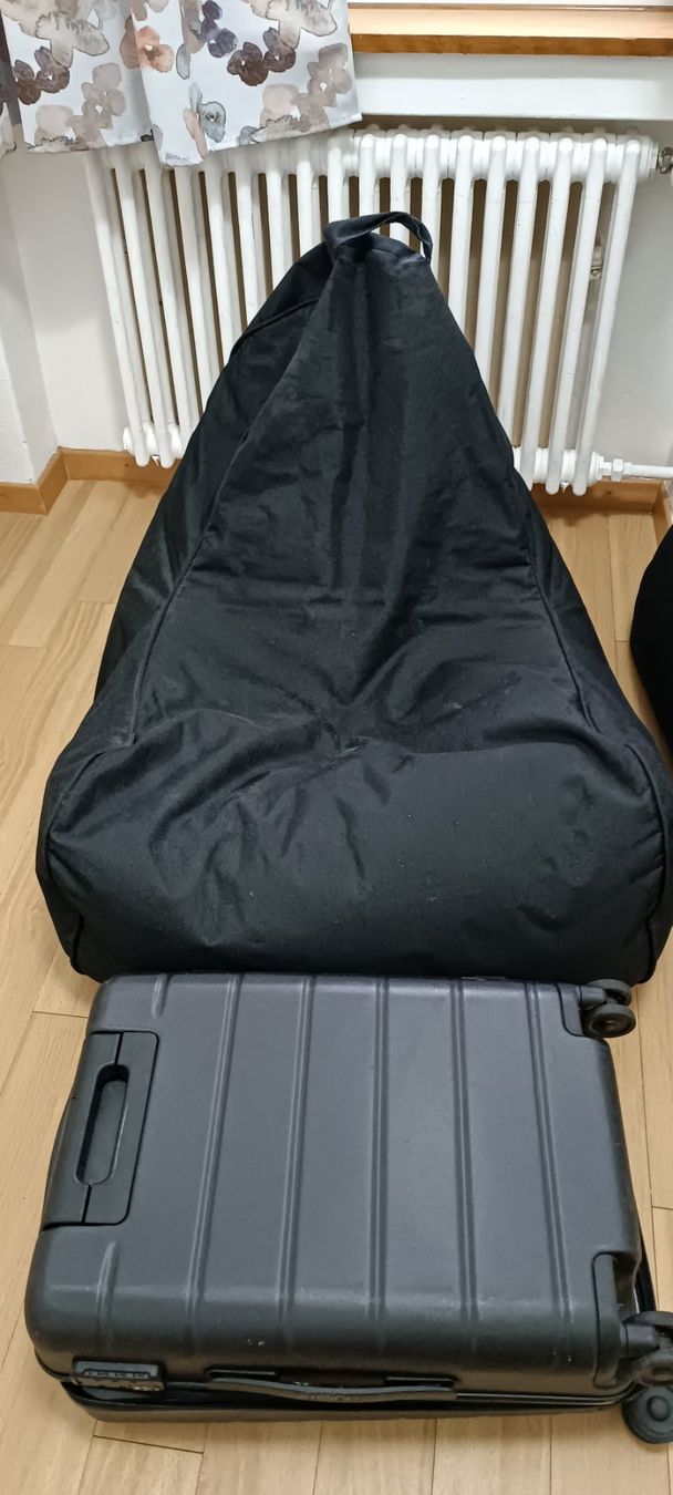 Sedie a sdraio: 2 Schwarzer Sitz Säcke, ideal für Gaming oder Filme schauen. – Usato da Fahrweid venduto da Kool.B 1