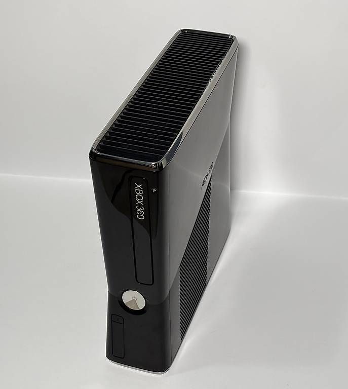 Microsoft Console: Xbox 360 S | Controller + 2 Giochi | 250GB – Usato da Gordola venduto da kar_gy5g 1