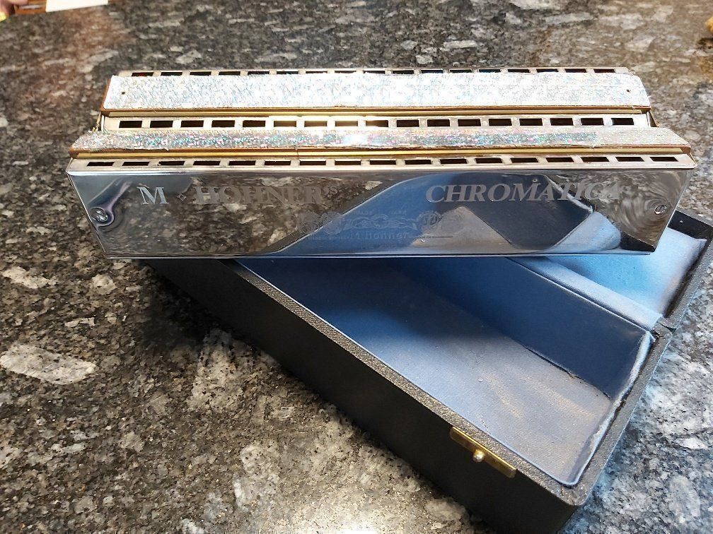 Hohner Strumenti musicali: Bass Mundharmonika "Hohner's Chromatica" – Usato da Kirchleerau venduto da hop82