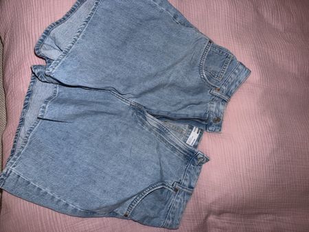 Jeansshorts Bershka Grösse 44 hellblau guter Zustand
