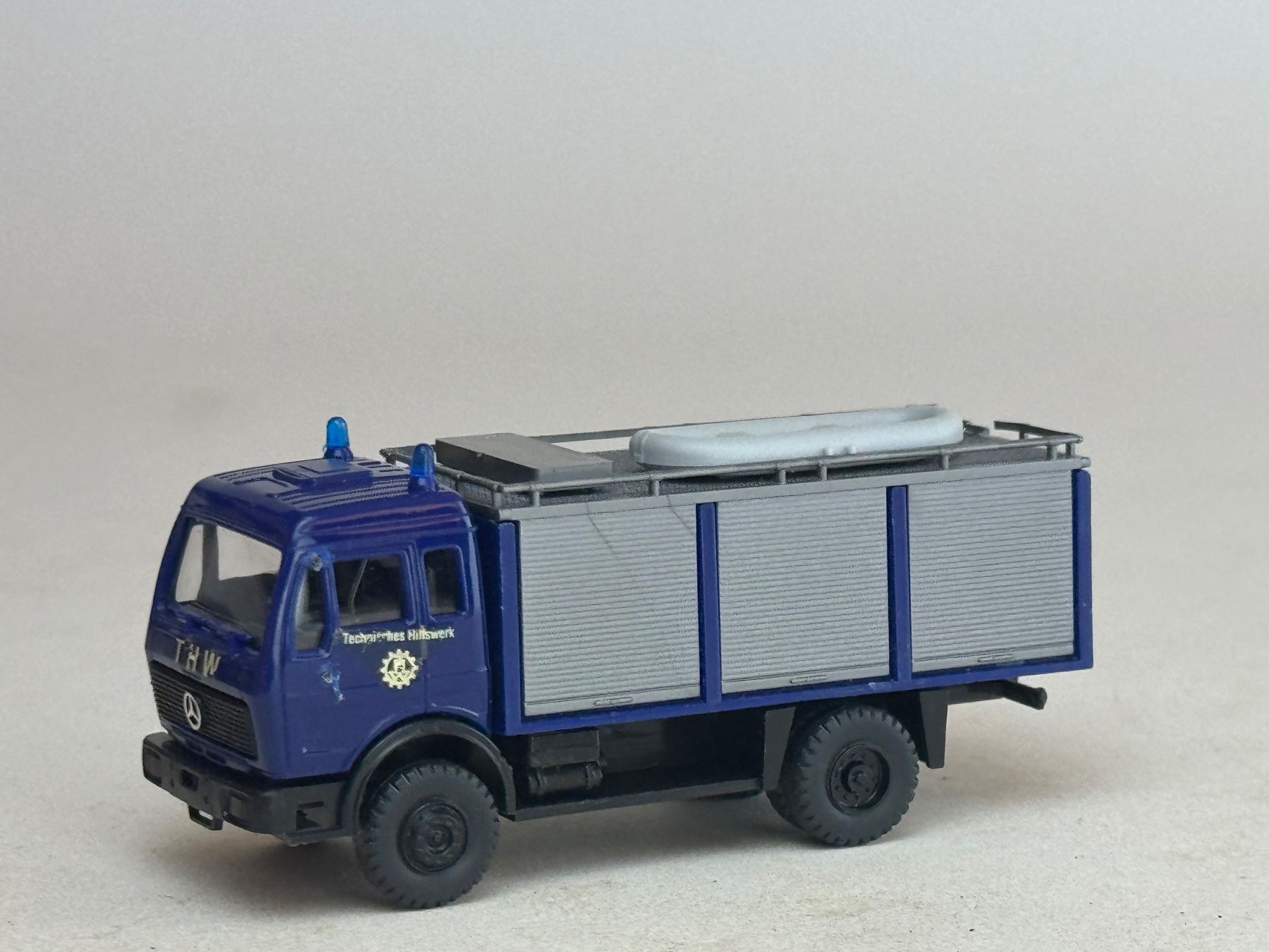 Preiser Modellini d'auto: VE1- Preiser Mercedes THW Wasserrettung – Usato da Elm venduto da Wikmtz