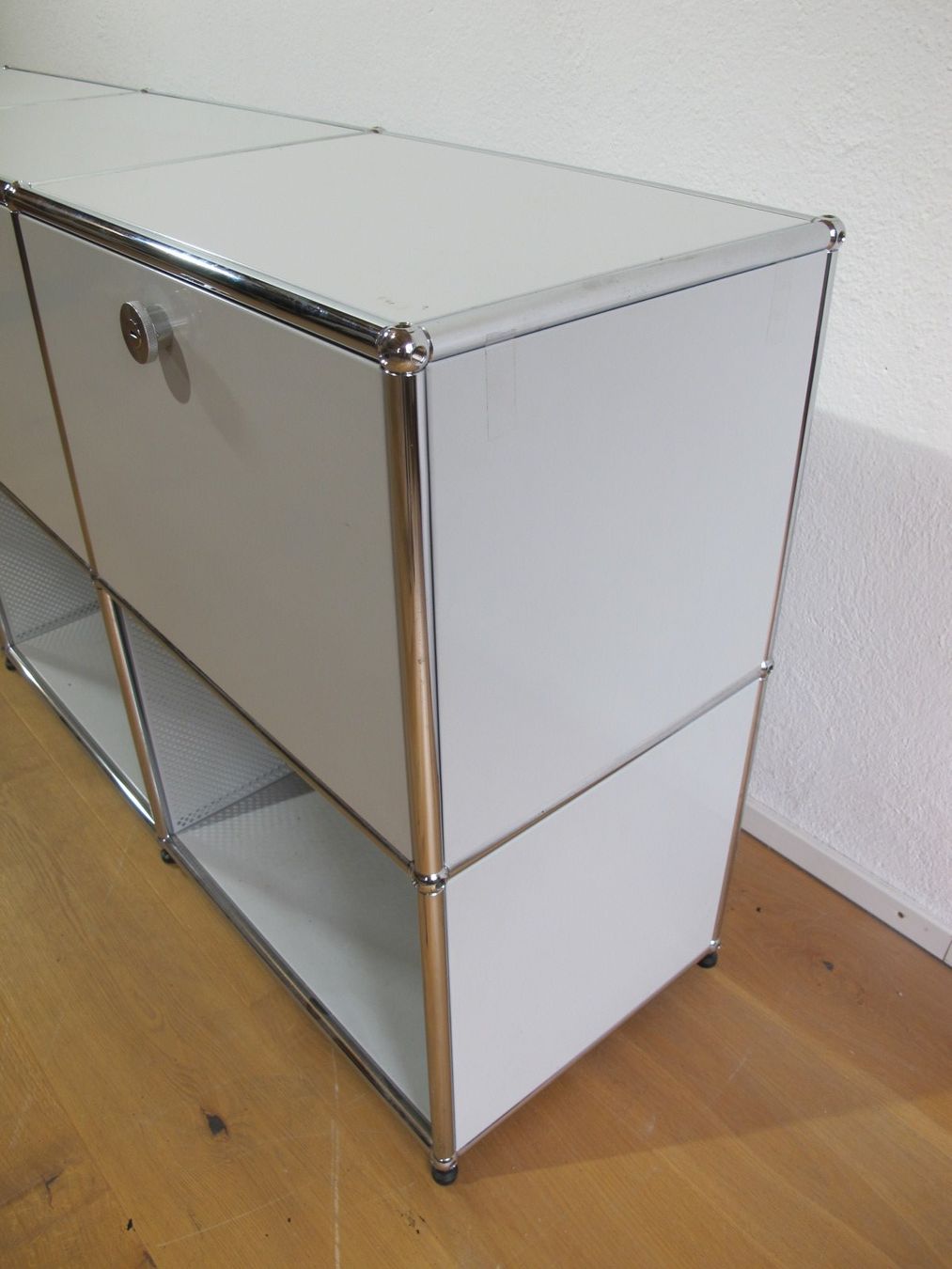 USM Scaffali: USM Haller Sideboard, lichtgrau – Usato da Glarus venduto da Toni-Glarus 1