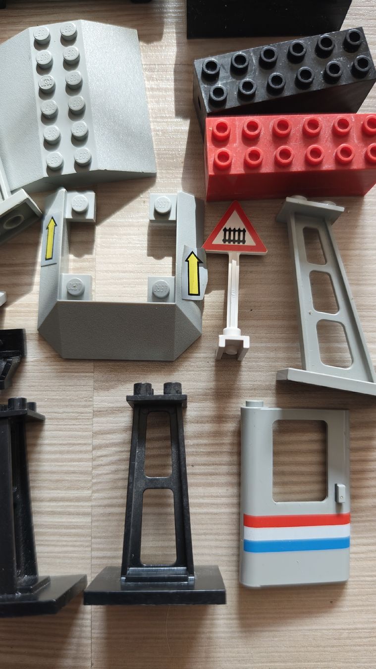 Lego Giocattoli: Lego Eisenbahn Teile gemischt – Usato da Effretikon venduto da Superkarin7 2