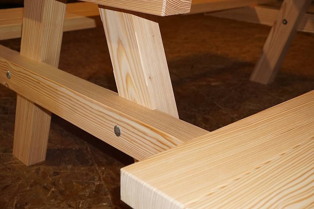 Set di tavolo e panche: Tischgarnitur Dartet aus Lärche – Nuovo e nell'imballaggio originale da Lohn GR venduto da Nilo87 1