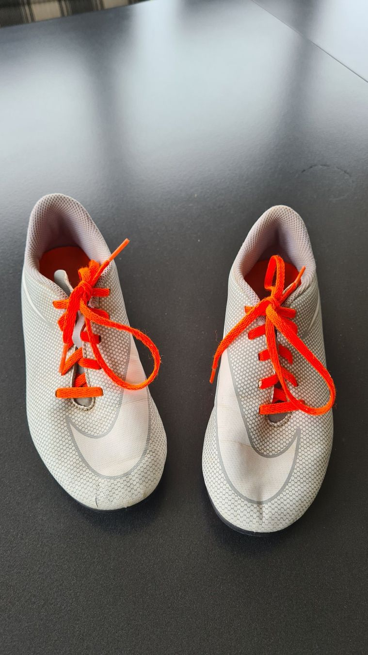 Nike Scarpe da uomo: Fussballschuhe Gr. 35,5 Nike – Usato da Obergösgen venduto da schesom 4