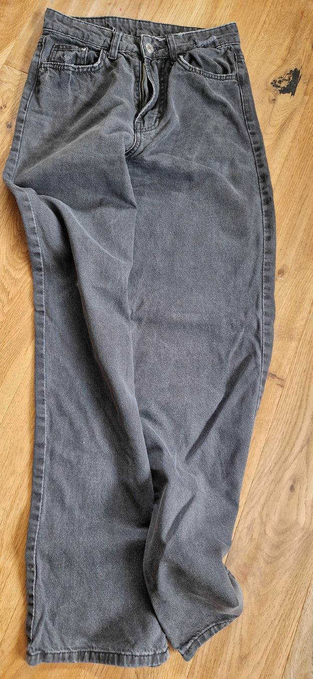 H&M Jeans: 🤩Tolle schwarze Jeanshose – Gebraucht aus Grosswangen von iranki80