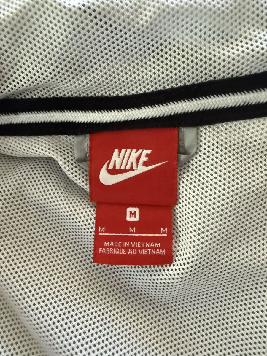 Nike Giacche: Nike Windrunner / Windbreaker Jacke – Gr. M, gebraucht – Usato da Au SG venduto da raphtron 3